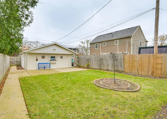 Family W/ Deck + Yard Near Northwestern