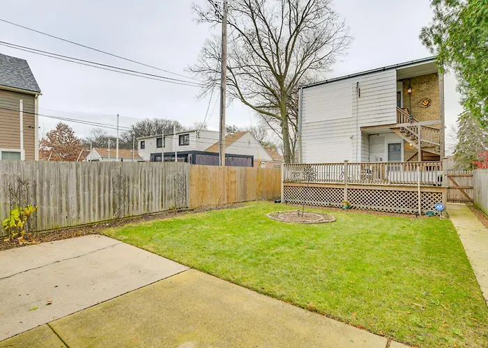 Family W/ Deck + Yard Near Northwestern