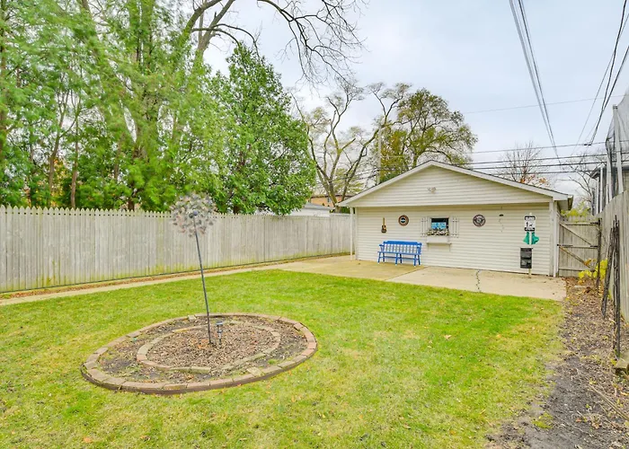 Family W/ Deck + Yard Near Northwestern